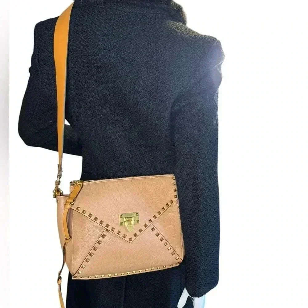 VALENTINO GARAVANI Vitello Rockstud Hype Shoulder Bag.